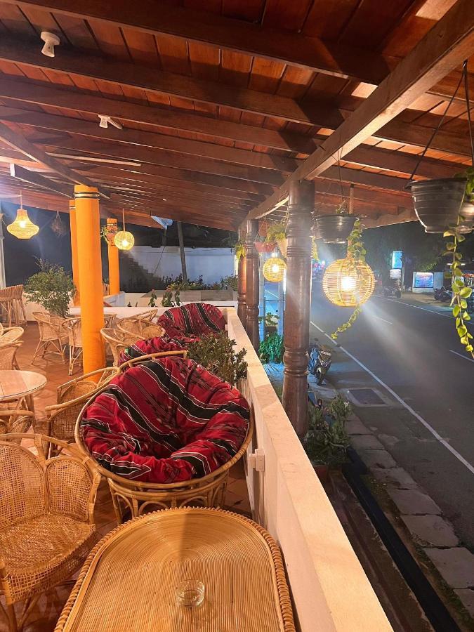 Hummus Hostel Hikkaduwa Ngoại thất bức ảnh