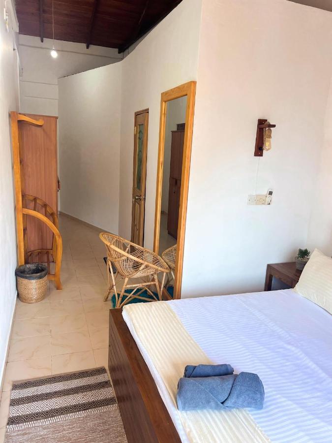 Hummus Hostel Hikkaduwa Ngoại thất bức ảnh