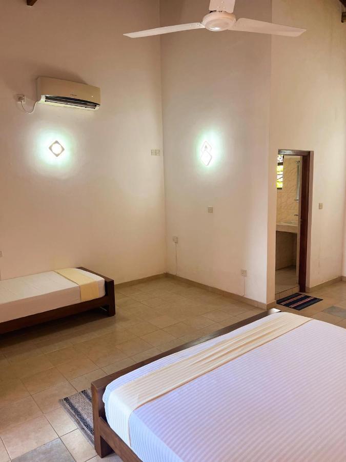 Hummus Hostel Hikkaduwa Ngoại thất bức ảnh