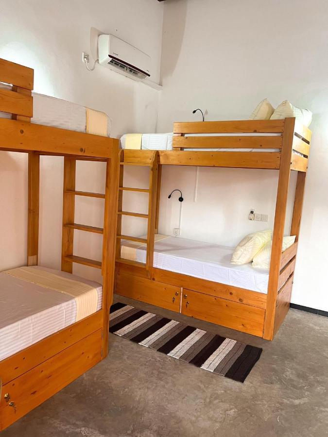 Hummus Hostel Hikkaduwa Ngoại thất bức ảnh