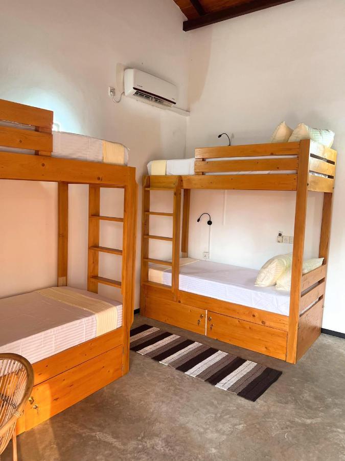 Hummus Hostel Hikkaduwa Ngoại thất bức ảnh