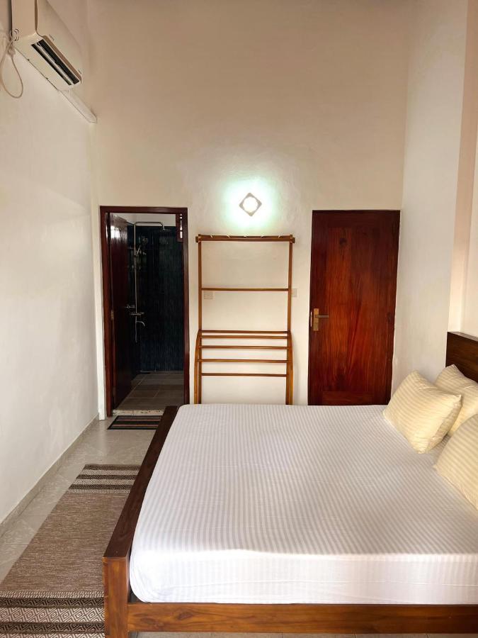Hummus Hostel Hikkaduwa Ngoại thất bức ảnh