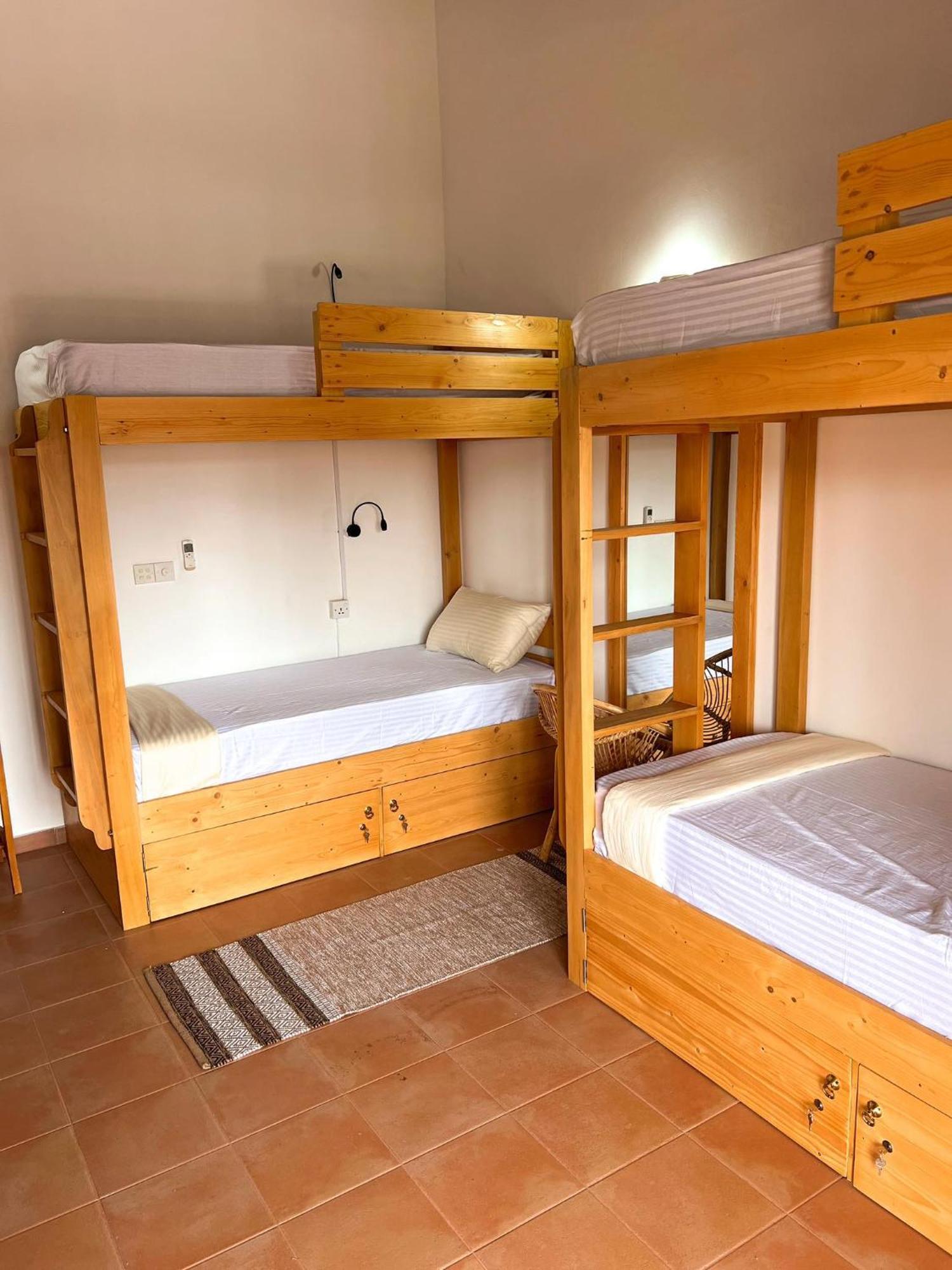 Hummus Hostel Hikkaduwa Ngoại thất bức ảnh