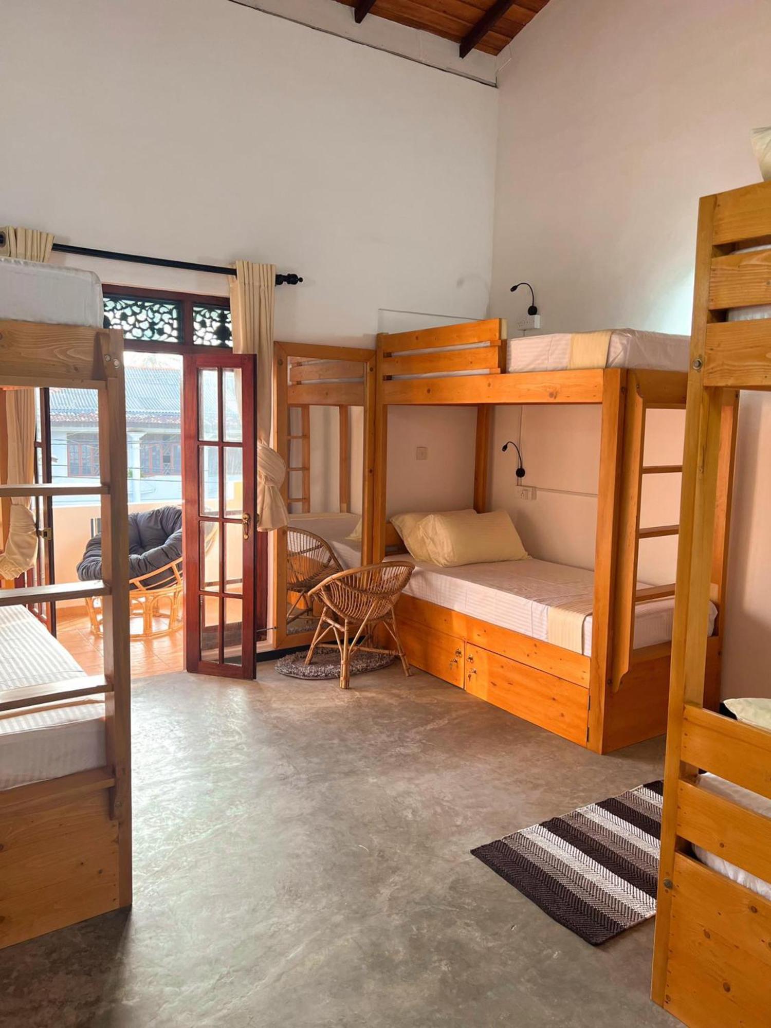 Hummus Hostel Hikkaduwa Ngoại thất bức ảnh