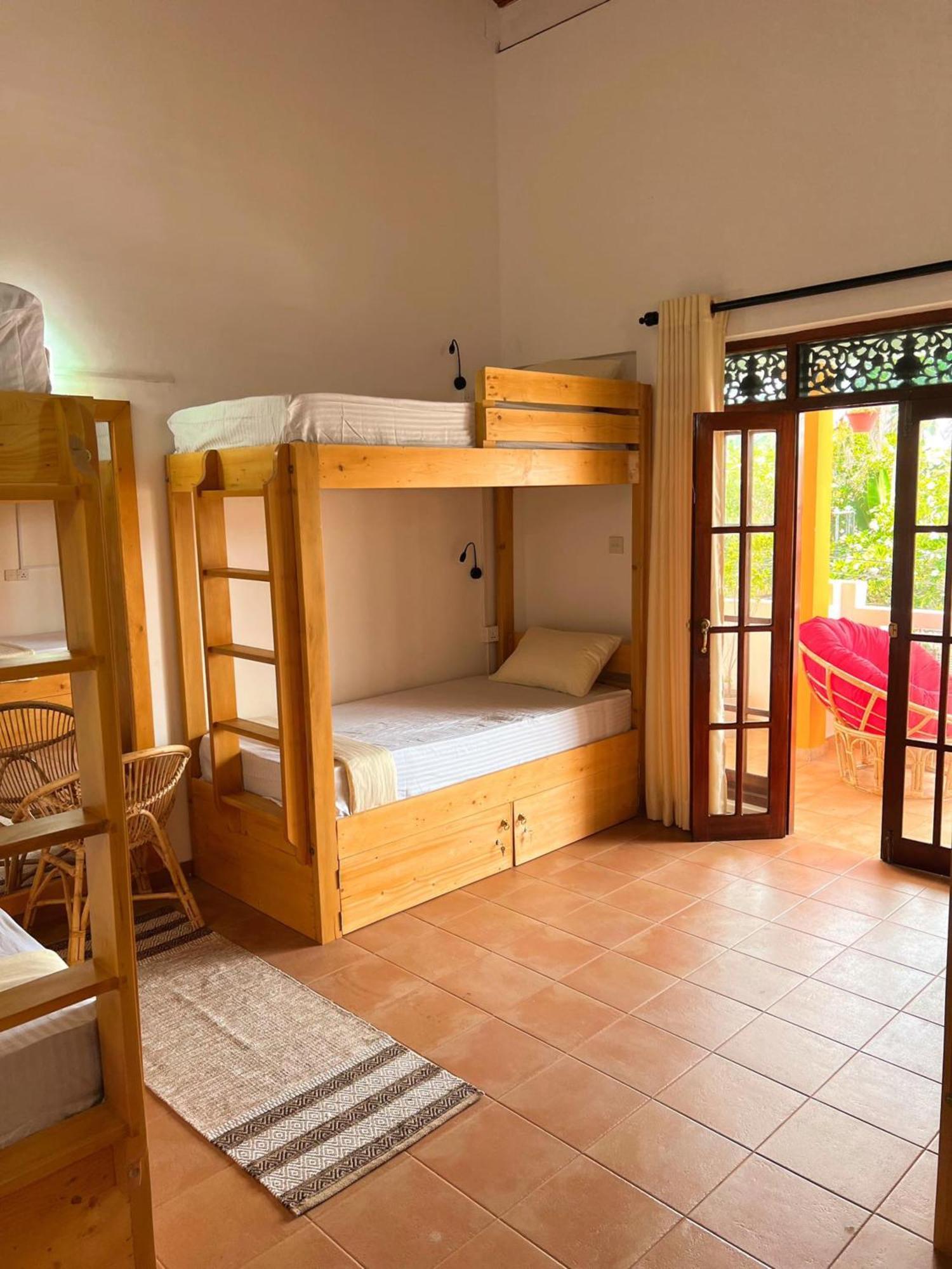 Hummus Hostel Hikkaduwa Ngoại thất bức ảnh