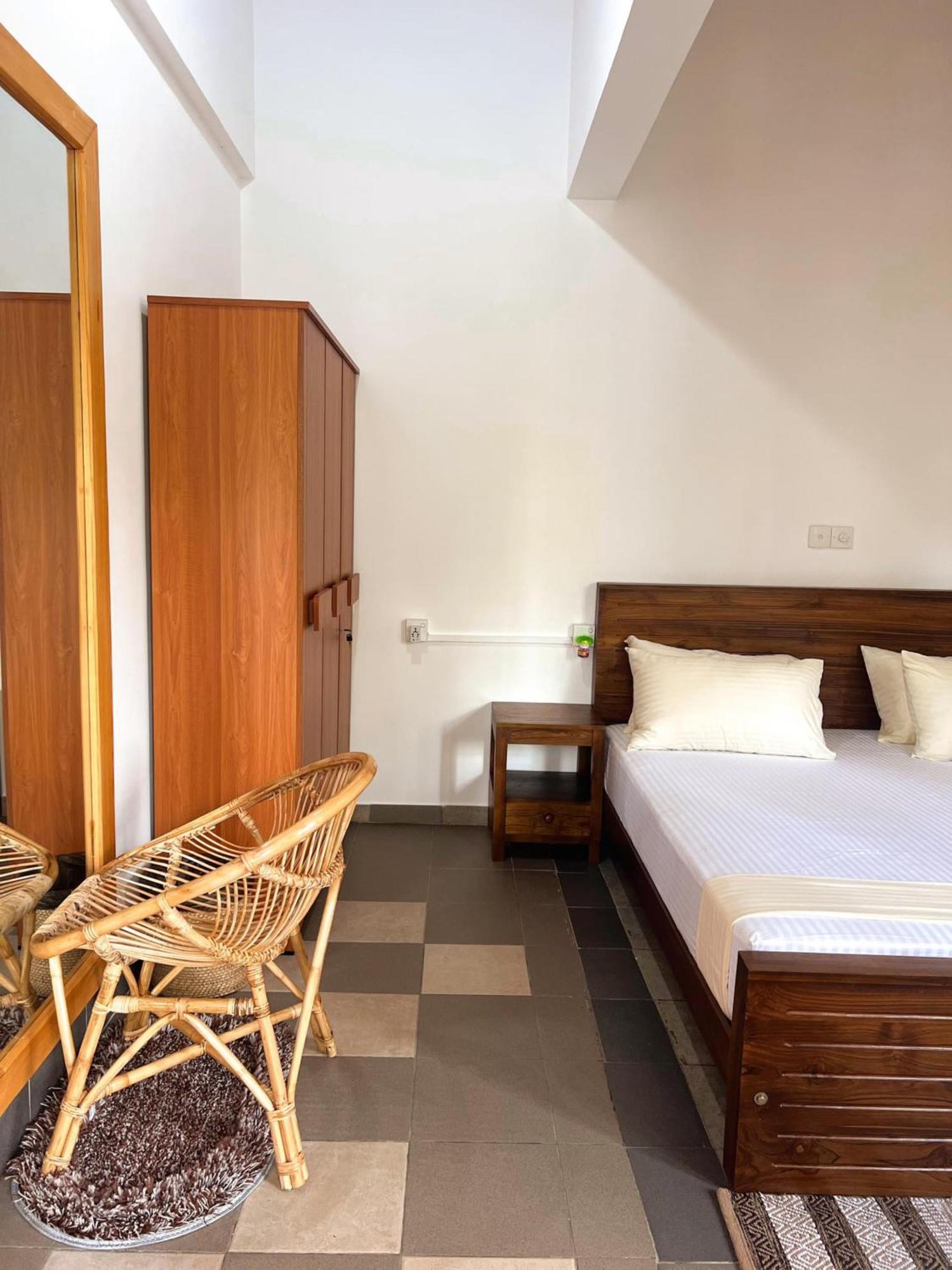 Hummus Hostel Hikkaduwa Ngoại thất bức ảnh