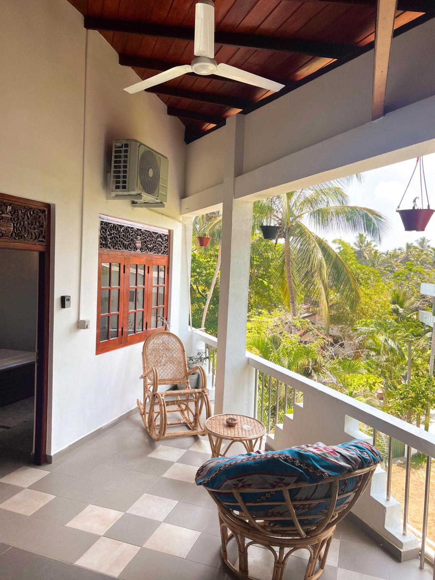 Hummus Hostel Hikkaduwa Ngoại thất bức ảnh