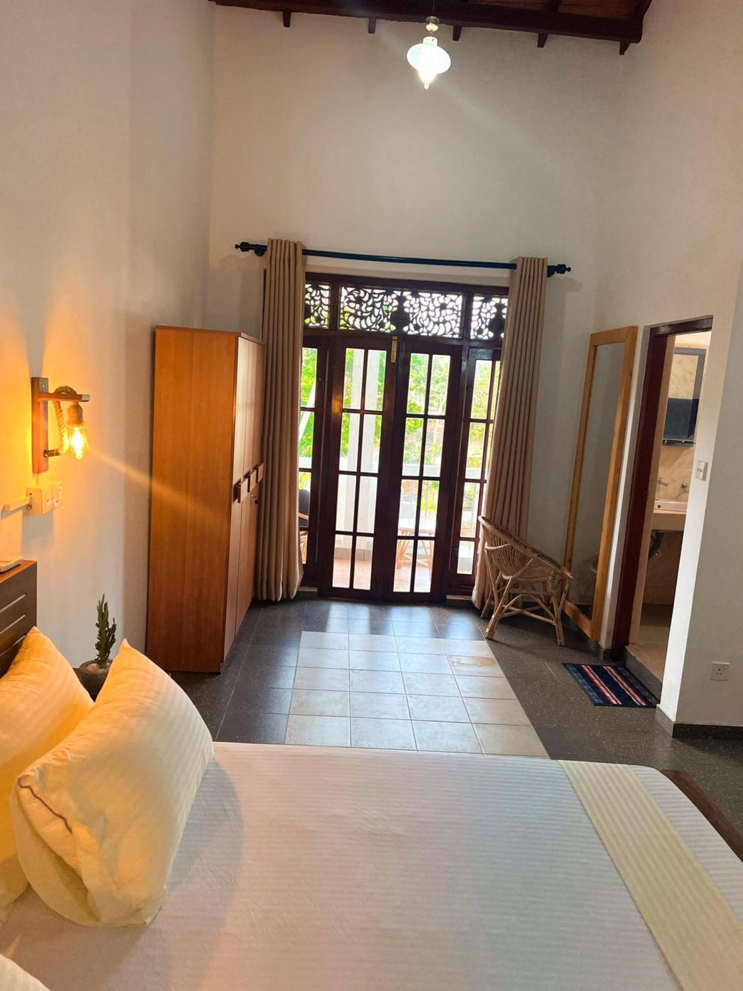 Hummus Hostel Hikkaduwa Ngoại thất bức ảnh