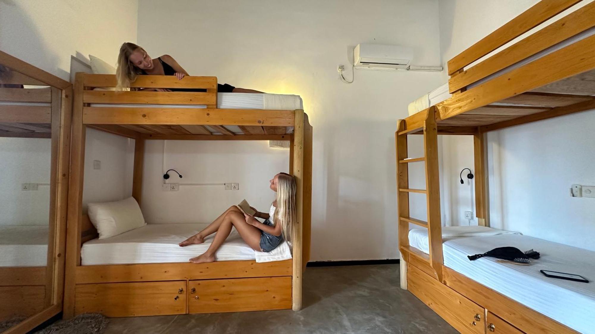Hummus Hostel Hikkaduwa Ngoại thất bức ảnh