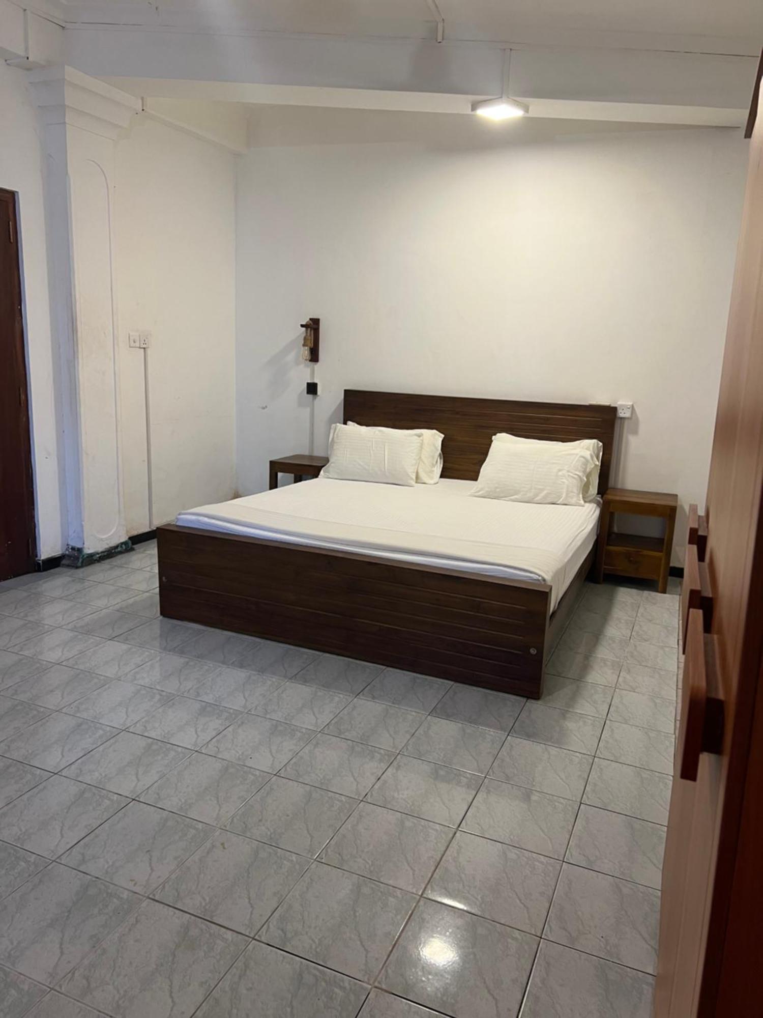 Hummus Hostel Hikkaduwa Ngoại thất bức ảnh