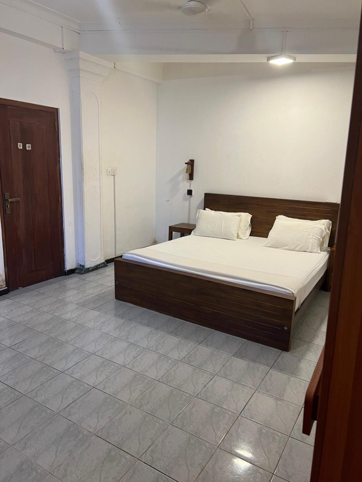 Hummus Hostel Hikkaduwa Ngoại thất bức ảnh