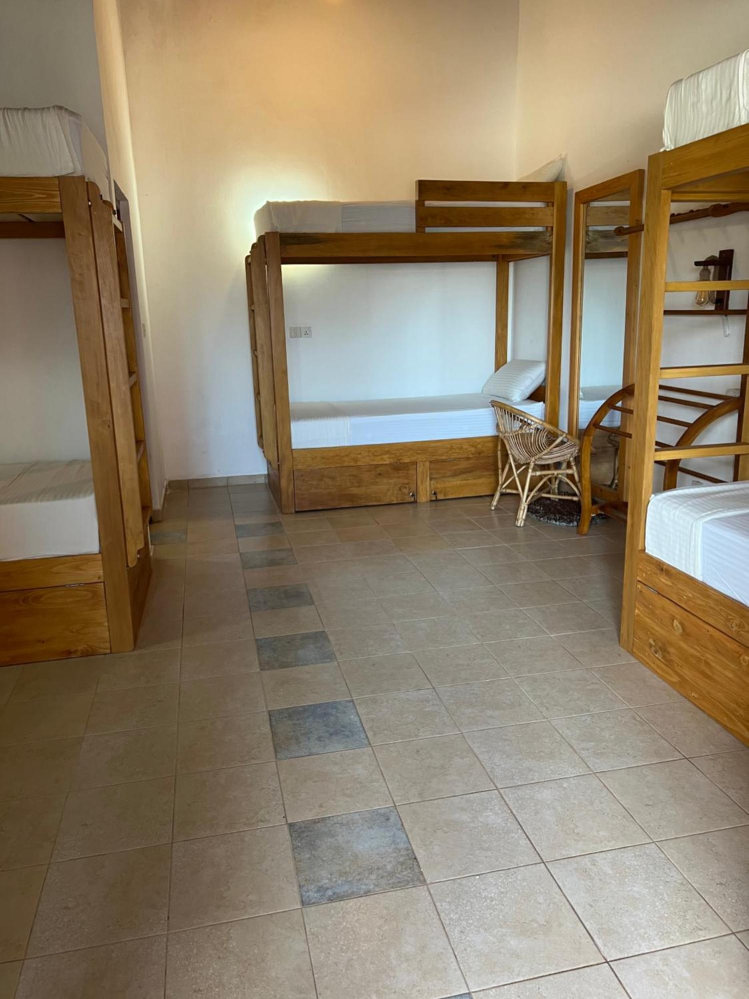 Hummus Hostel Hikkaduwa Ngoại thất bức ảnh