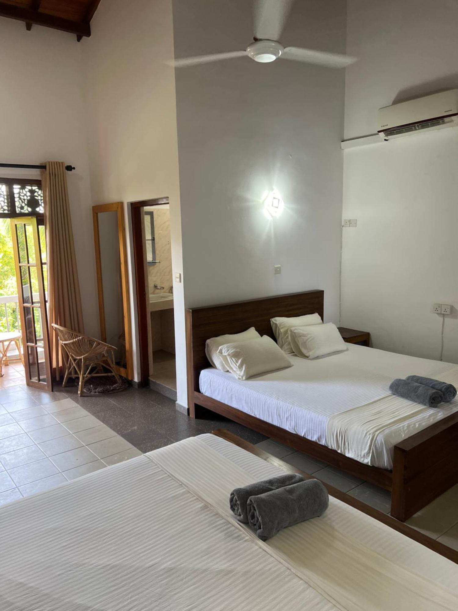 Hummus Hostel Hikkaduwa Ngoại thất bức ảnh