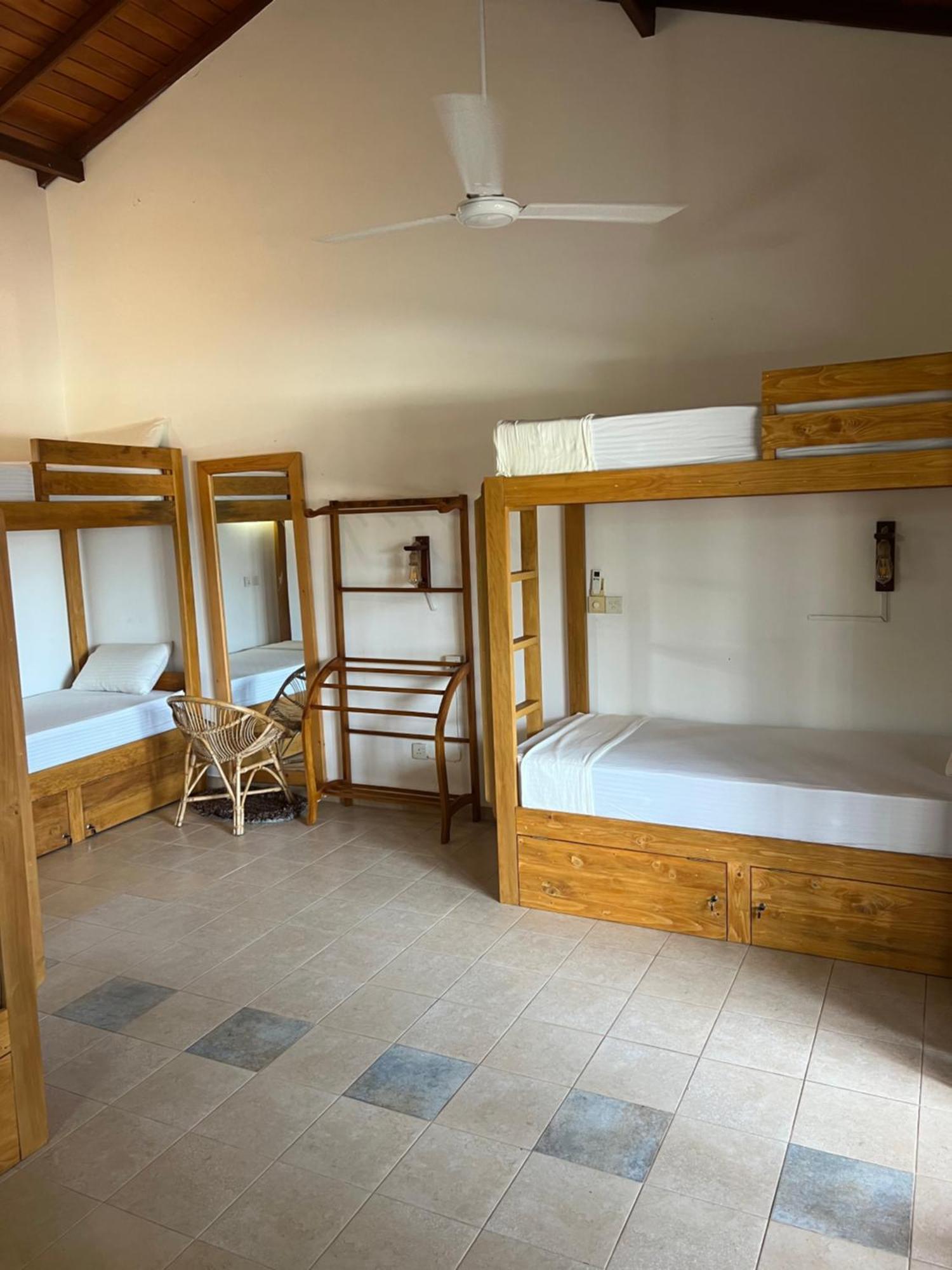 Hummus Hostel Hikkaduwa Ngoại thất bức ảnh