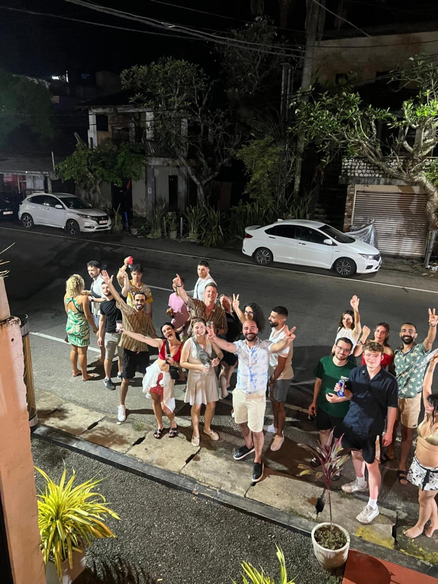 Hummus Hostel Hikkaduwa Ngoại thất bức ảnh